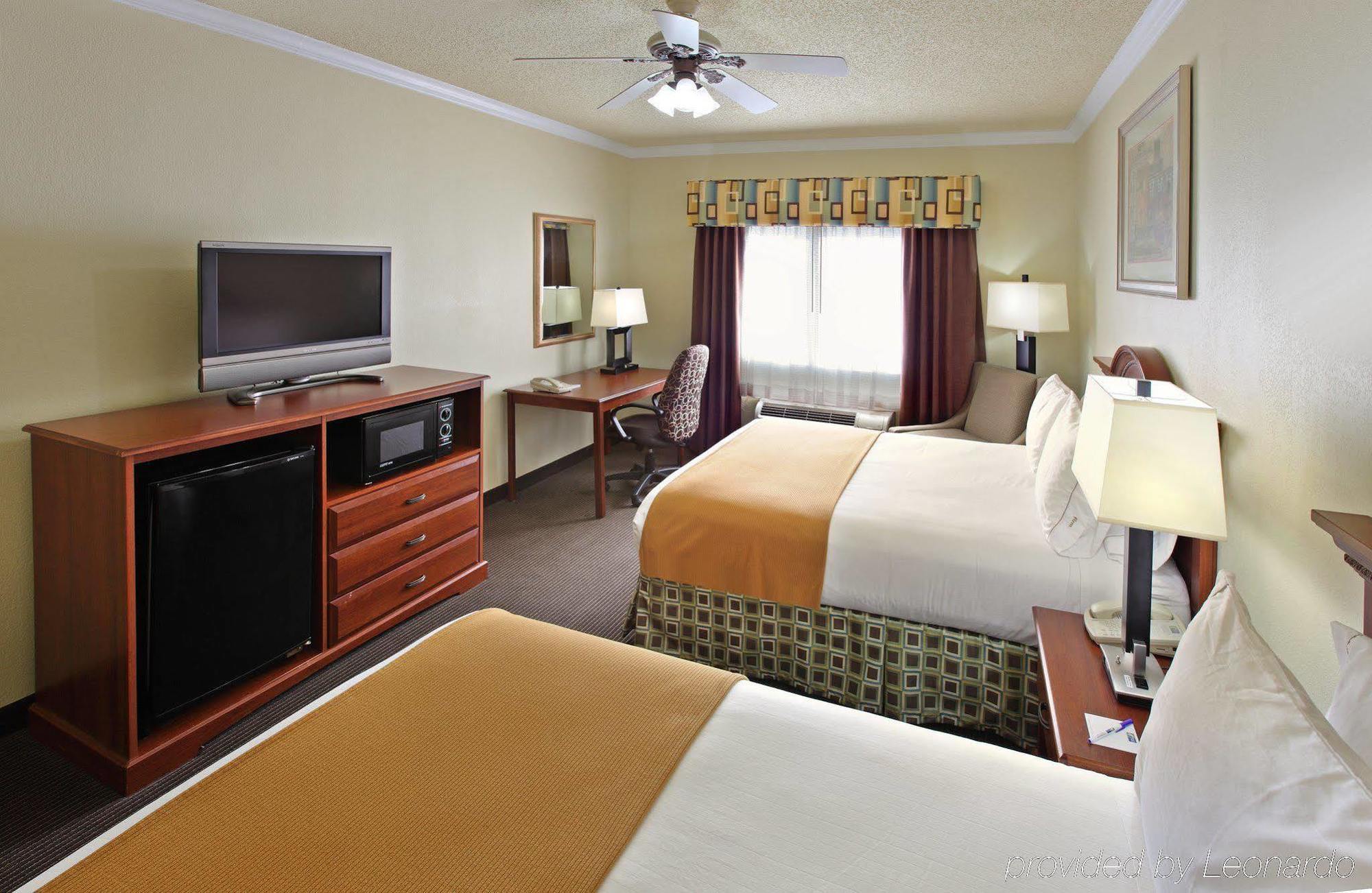 Holiday Inn Express Hotel & Suites Greenville By Ihg Номер фото