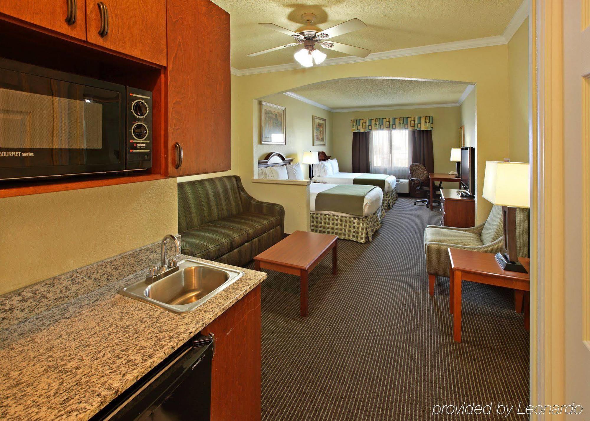 Holiday Inn Express Hotel & Suites Greenville By Ihg Экстерьер фото