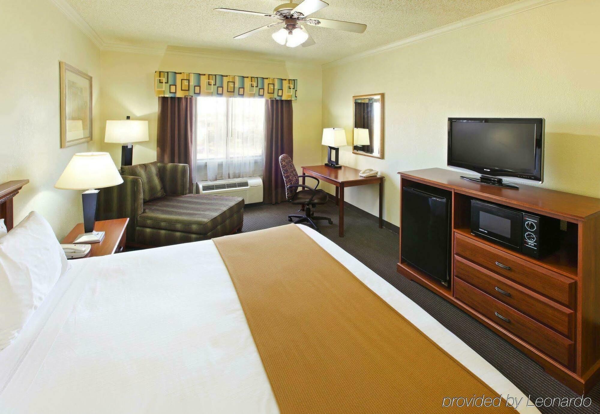 Holiday Inn Express Hotel & Suites Greenville By Ihg Экстерьер фото